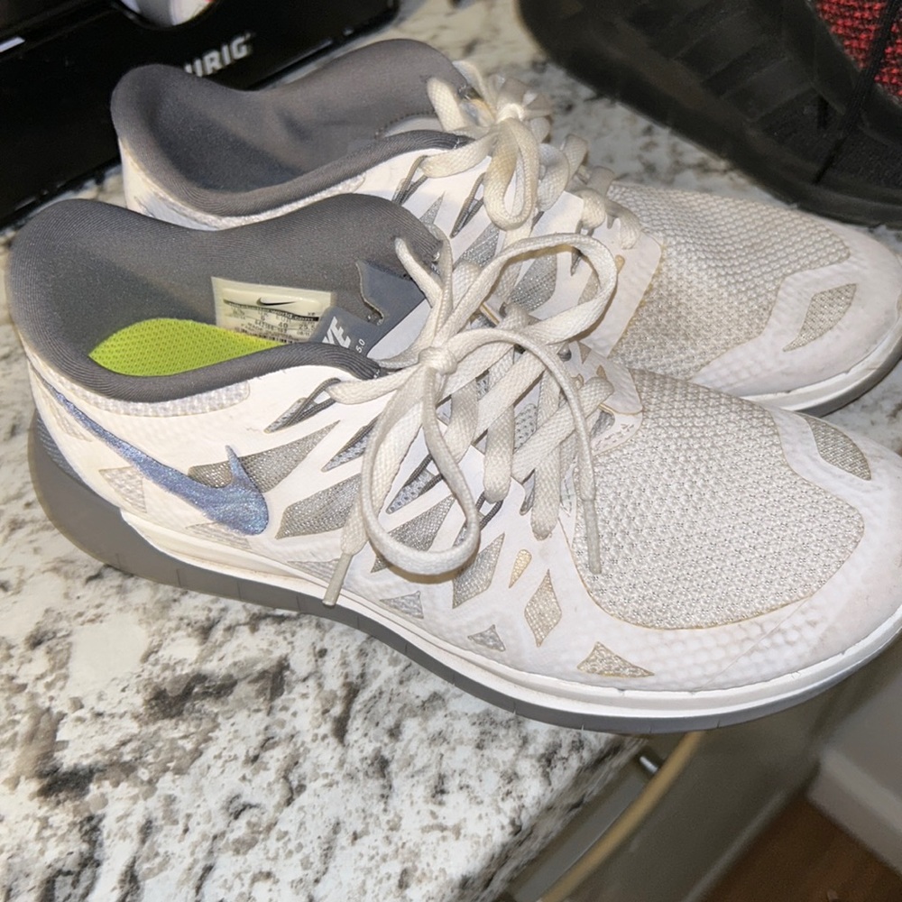 White Free Nike